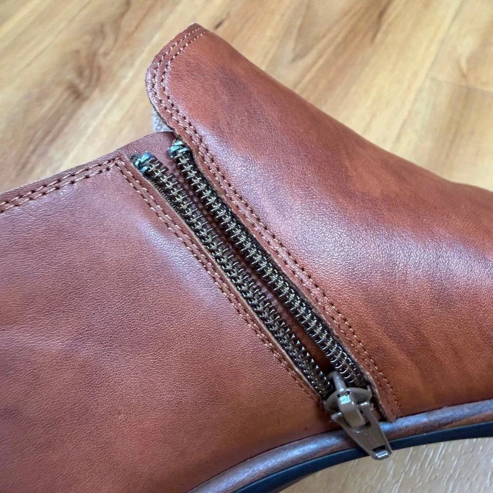 Naot Women Brown Leather Ankle Boots Side Zip Low Stacked Heel Shoes Size 38 L7